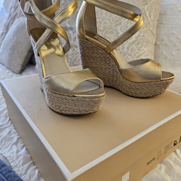 Michael Kors Gabriella Wedge - Picture 2 of 13